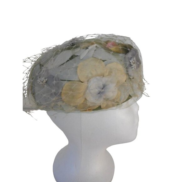 Vintage Women's Floral Capulet Hat with netting Blue Greens Union Made - Picture 2 of 8